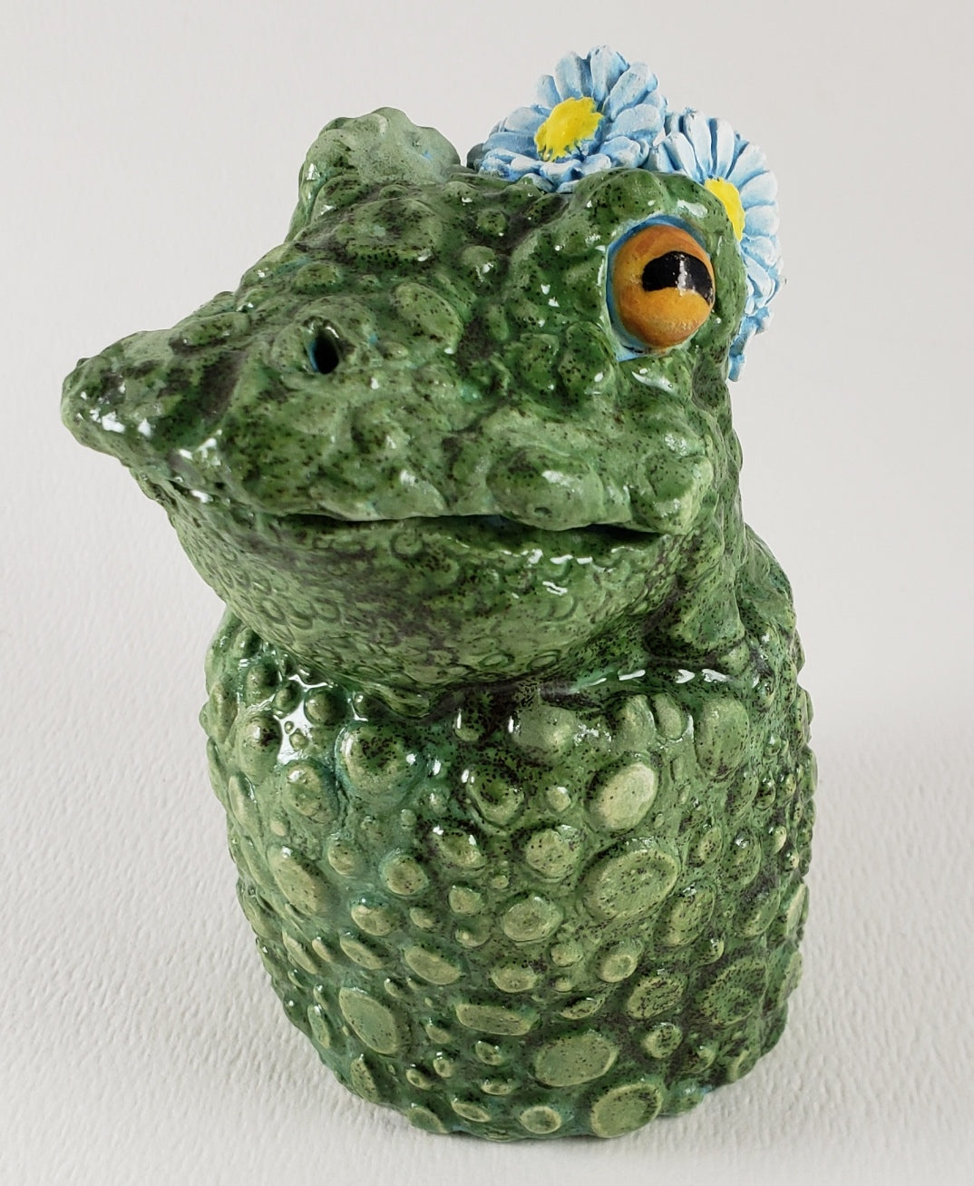 Frida the Frog Wears a Daisy Headband - Artworks by Karen Fincannon