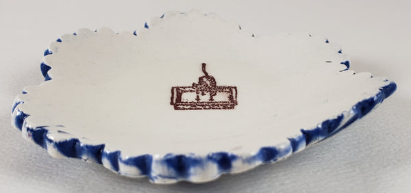 Tiny Plate with a cat in a litter pan